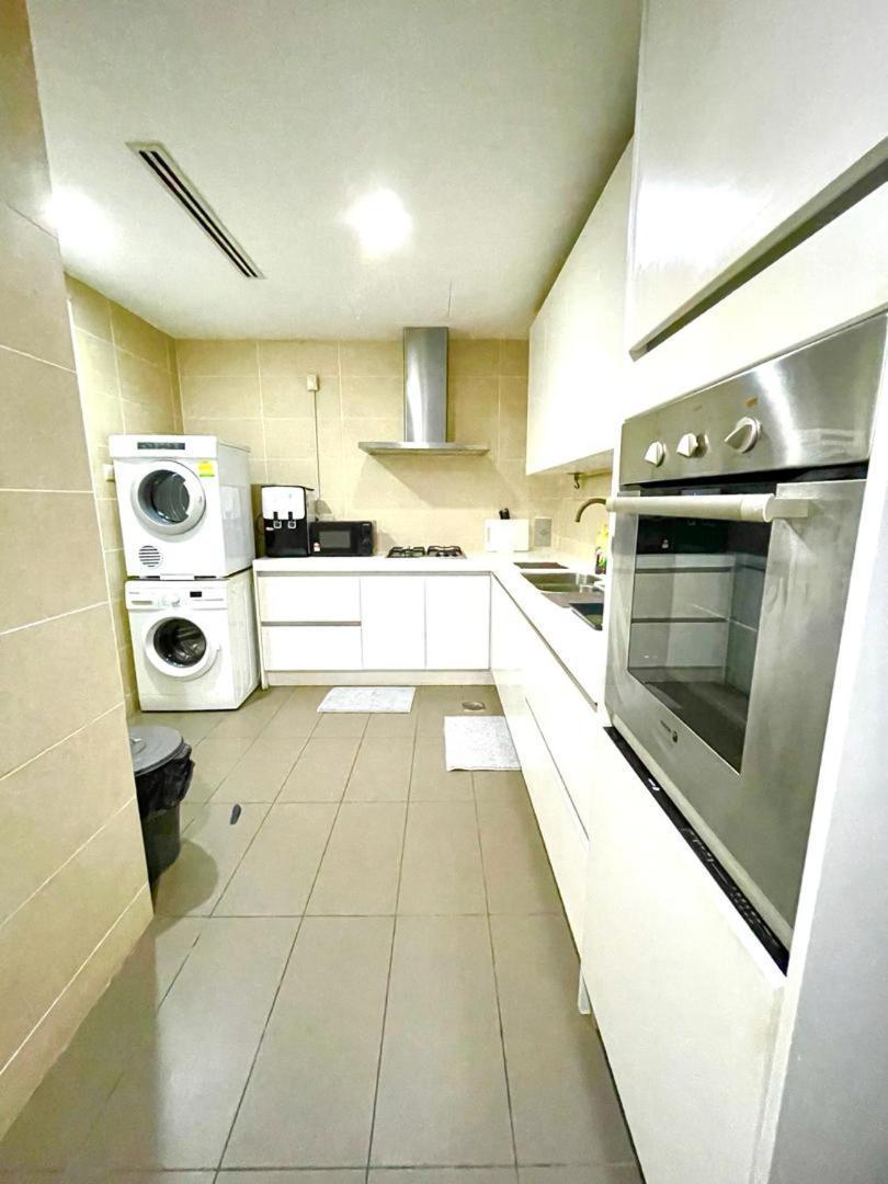 Ferienwohnung 1 Min To Klcc Twin Tower Kuala Lumpur Exterior foto