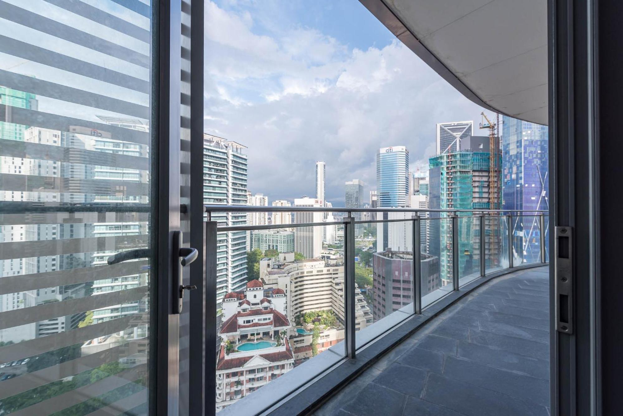 Ferienwohnung 1 Min To Klcc Twin Tower Kuala Lumpur Exterior foto